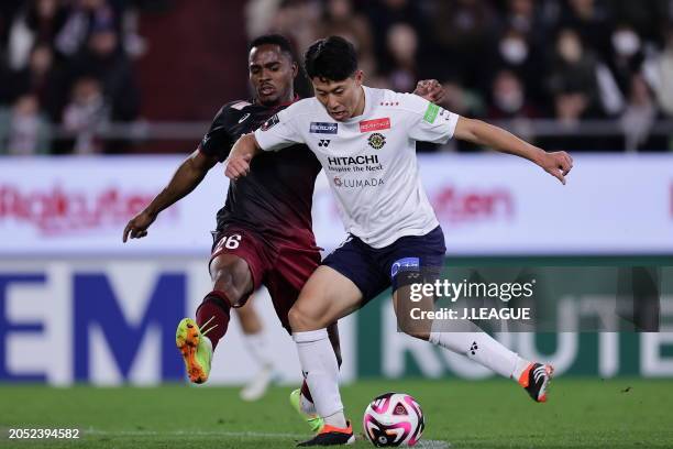 Mao HOSOYA of Kashiwa Reysol in action during the J.LEAGUE MEIJI YASUDA J1 2nd Sec. Match between Vissel Kobe and Kashiwa Reysol at NOEVIR Stadium...