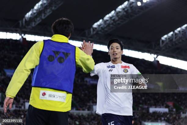 Kosuke KINOSHITA of Kashiwa Reysol celebrates scoring his side's first/ goal with his team mates during the J.LEAGUE MEIJI YASUDA J1 2nd Sec. Match...