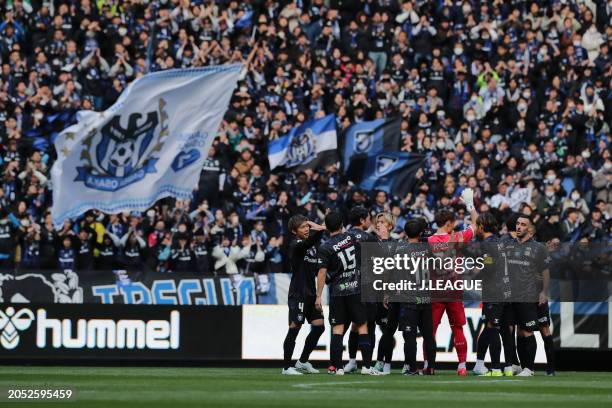 Gamba Osaka players huddle prior to the J.LEAGUE MEIJI YASUDA J1 2nd Sec. Match between Gamba Osaka and Albirex Niigata at Panasonic Stadium Suita on...