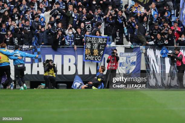 Takashi USAMI of Gamba Osaka celebrates scoring his side's first goal from the penalty spot during the J.LEAGUE MEIJI YASUDA J1 2nd Sec. Match...