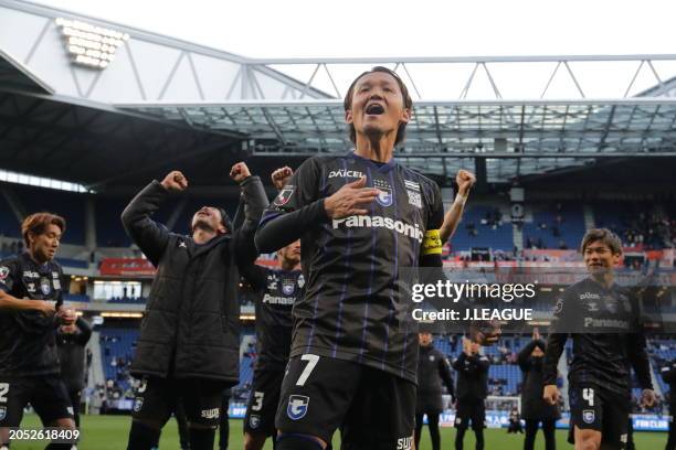 Takashi USAMI of Gamba Osaka applauds fans after the J.LEAGUE MEIJI YASUDA J1 2nd Sec. Match between Gamba Osaka and Albirex Niigata at Panasonic...