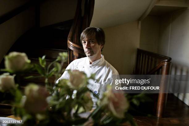 Olivier Roellinger, élu "chef de l'année 2005", pose le 02 octobre 2005 dans son restaurant "La Maison de Bricourt", à Cancale. Lui que rien ne...