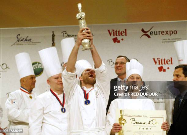 Norwegian cook Tom Voctor Gausdal holds his trophy after winning the silver 'Bocuse' 26 January 2005 at the 10th Bocuse d'Or gastronomy contest in...