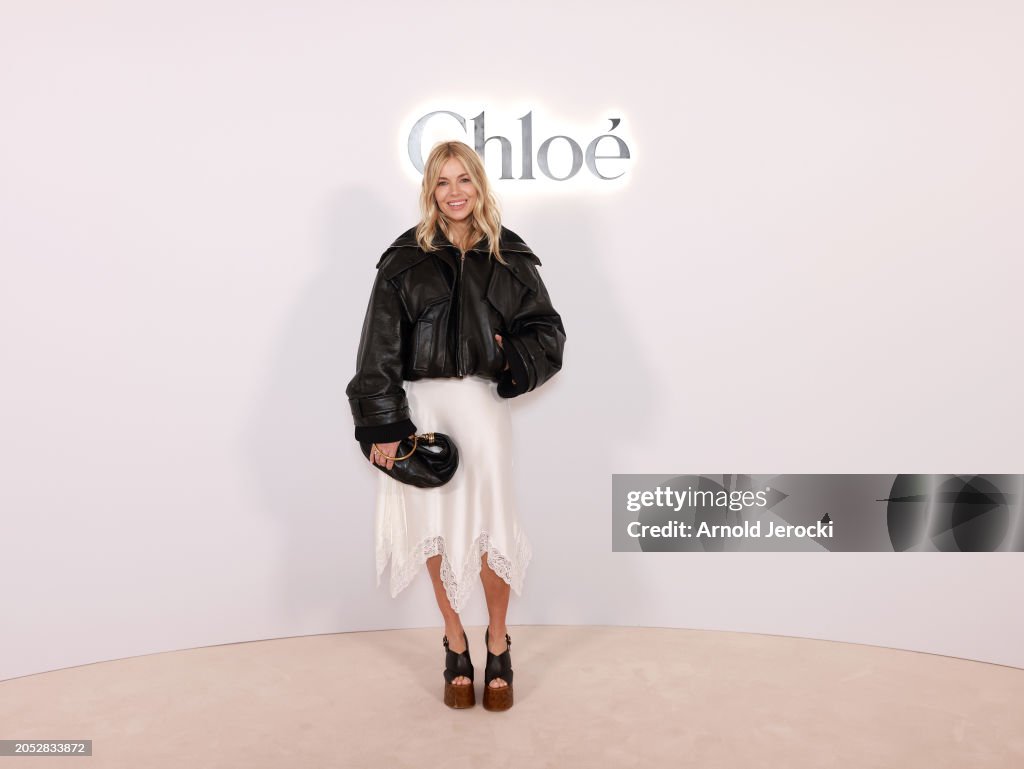 Chloé : Photocall - Paris Fashion Week - Womenswear Fall/Winter 2024-2025