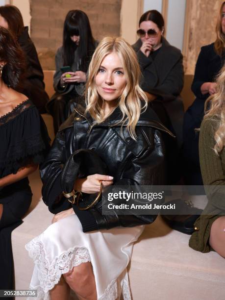 Sienna Miller attends the Chloé Womenswear Fall/Winter 2024-2025 show as part of Paris Fashion Week on February 29, 2024 in Paris, France.