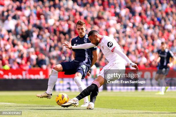 Yousseff En-Nesyri of Sevilla FC scores his team's second goal during the LaLiga EA Sports match between Sevilla FC and Real Sociedad at Estadio...