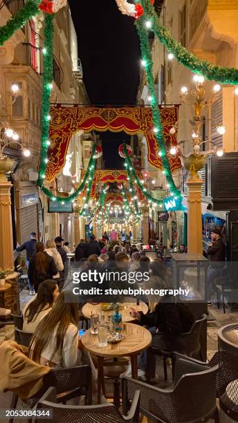 dining at night in a street in malta - stevebphotography stock pictures, royalty-free photos & images