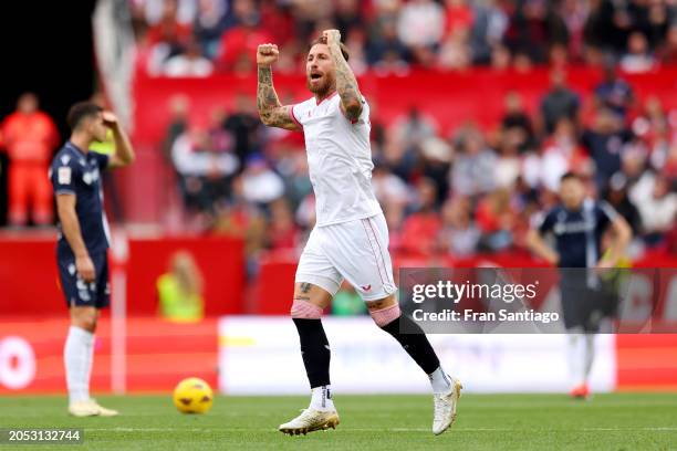 Sergio Ramos of Sevilla FC celebrates scoring his team's third goal during the LaLiga EA Sports match between Sevilla FC and Real Sociedad at Estadio...