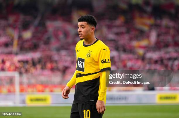 Jadon Sancho of Borussia Dortmund looks on during the Bundesliga match between 1. FC Union Berlin and Borussia Dortmund at An der Alten Foersterei on...