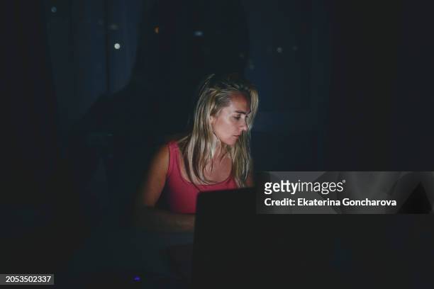 focused work late night - bad politician stock pictures, royalty-free photos & images