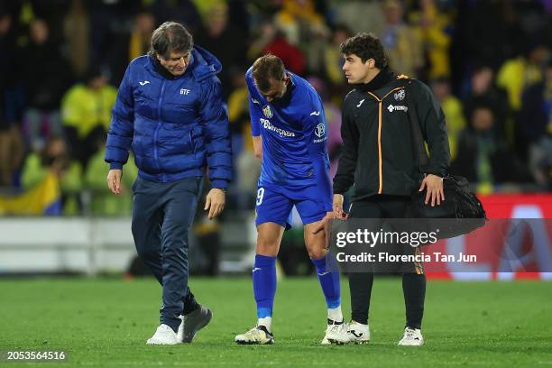 Borja Mayoral of Getafe CF leaves the pitch after picking up an injury during the LaLiga EA Sports match between Getafe CF and UD Las Palmas at...