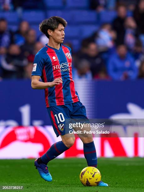 Kento Hashimoto of SD Huesca with the ball during the LaLiga Hypermotion match between RCD Espanyol and SD Huesca at Stage Front Stadium on March 02,...