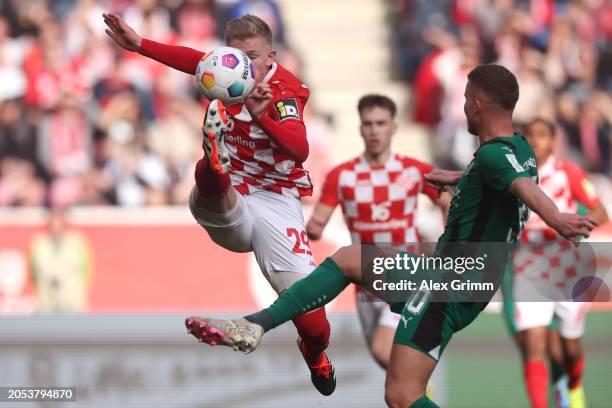 Jonathan Burkardt of Mainz is challenged by Nico Elvedi of Borussia Moenchengladbach during the Bundesliga match between 1. FSV Mainz 05 and Borussia...