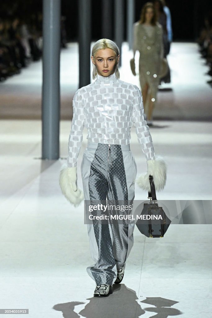 FASHION-FRANCE-WOMEN-LOUIS VUITTON