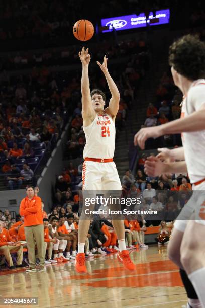 Clemson Tigers center PJ Hall shoots a three point shot during a college basketball game between the Syracuse Orange and the Clemson Tigers on March...