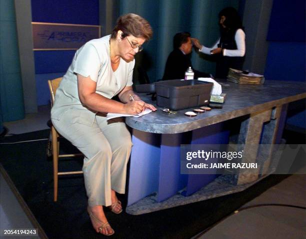 Presidential candidate Lourdes Flores of the National Unity party takes notes before an interview for television, in Lima, Peru, 01 April 2001....