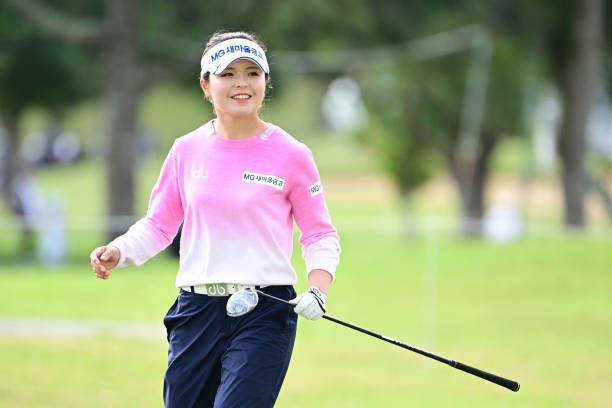 https://media.gettyimages.com/id/2054255217/photo/nanjo-japan-gaeun-song-of-south-korea-is-seen-on-the-4th-hole-during-the-final-round-of.jpg?s=612x612&w=0&k=20&c=SVM7DyyVJpR2J-xXT2QYM9yjez94_291cig50X1fD4I=