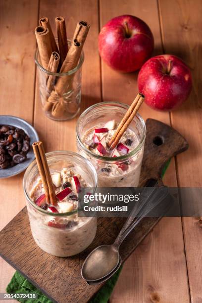 apple cinnamon oats - dried apples stock pictures, royalty-free photos & images