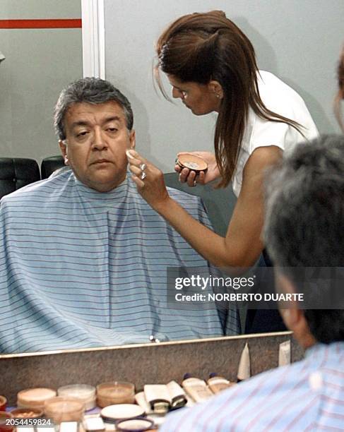 Presidential candidate Nicanor Duarte is seen preparing for television debates in Asuncion, Paraguay 23 April 2003. El candidato presidencial por el...