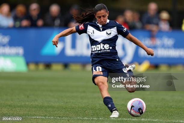 Alexandra Chidiac of the Victory shoots at goal during the A-League Women round 18 match between Melbourne Victory and Wellington Phoenix at La Trobe...