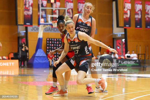 Sami Whitcomb of the Fire makes her way around the defenc during game two of the WNBL Semi Final series between Perth Lynx and Townsville Fire at...