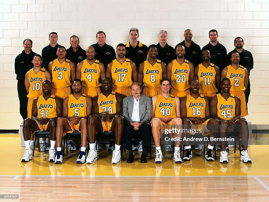 Lakers Roster 2003 The 1999-2000 World Champions of basketball Los Angeles Lakers pose ...