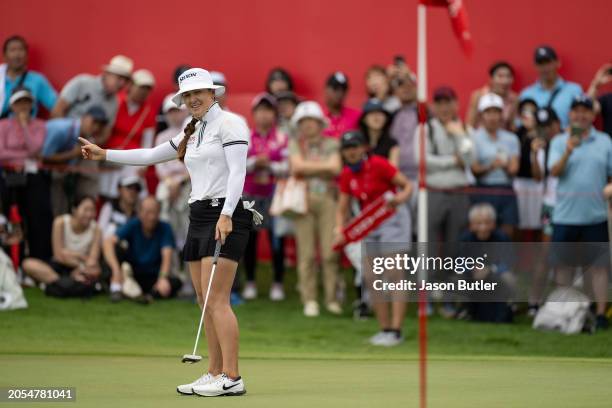 Hannah Green of Australia holes the winning putt on hole 18 during Day Four of the HSBC Women's World Championship at Sentosa Golf Club on March 03,...