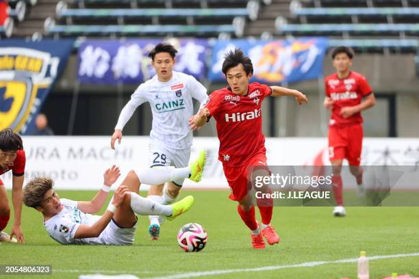 Koya FUJII of Roasso Kumamoto in action during the J.LEAGUE MEIJI YASUDA J2 2nd Sec. Match between Roasso Kumamoto and Thespa Gunma at EGAO Kenko...