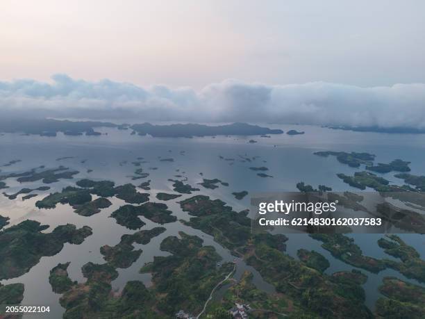 china, hangzhou, qiandao lake scenic area, aerial view - 浙江省 - fotografias e filmes do acervo