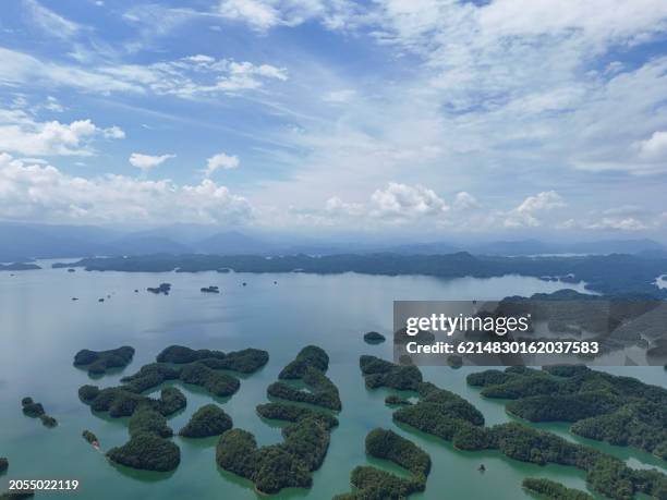 china, hangzhou, qiandao lake scenic area, aerial view - 浙江省 - fotografias e filmes do acervo