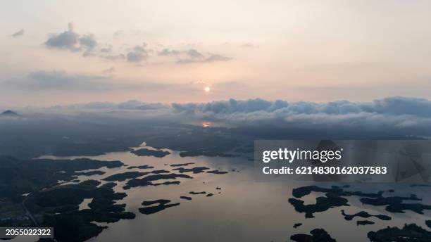 china, hangzhou, qiandao lake scenic area, aerial view - 浙江省 - fotografias e filmes do acervo