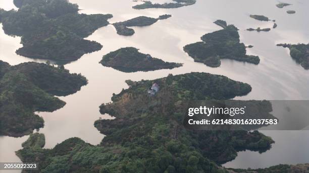 china, hangzhou, qiandao lake scenic area, aerial view - 浙江省 - fotografias e filmes do acervo