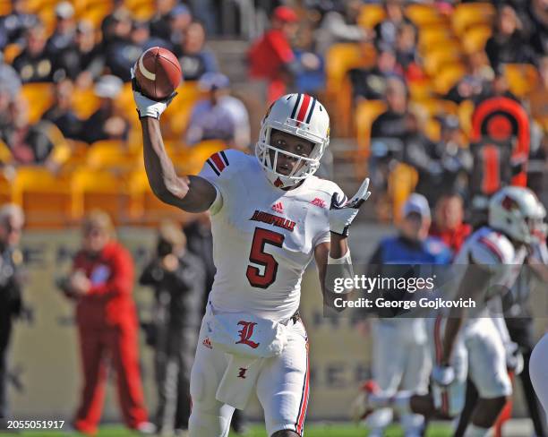 Quarterback Teddy Bridgewater of the University of Louisville Cardinals passes against the University of Pittsburgh Panthers during a Big East...