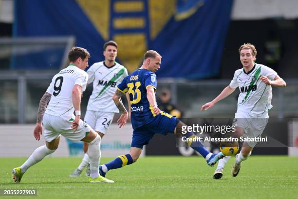Ondrej Duda of Hellas Verona FC controls the ball under pressure from Andrea Pinamonti and Kristian Thorstvedt of US Sassuolo during the Serie A TIM...