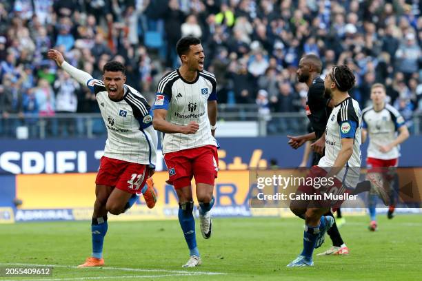 Robert Glatzel of Hamburger SV celebrates scoring his team's first goal with teammates Ransford Koenigsdoerffer and Immanuel Pherai during the Second...