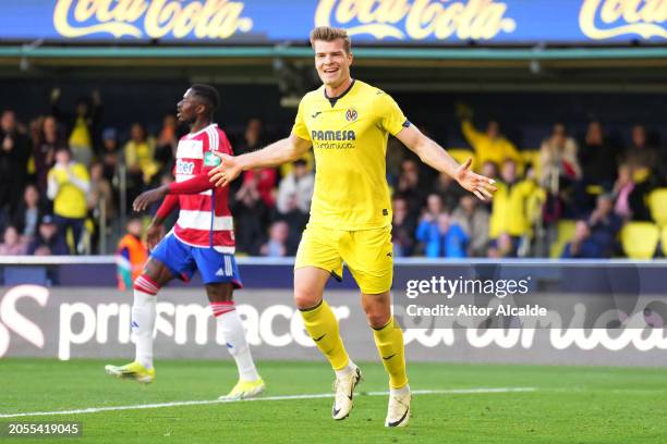 Alexander Sorloth of Villarreal CF scores his team's second goal during the LaLiga EA Sports match between Villarreal CF and Granada CF at Estadio de...