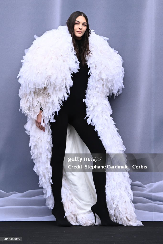 Balenciaga : Outside Arrivals - Paris Fashion Week - Womenswear Fall/Winter 2024-2025