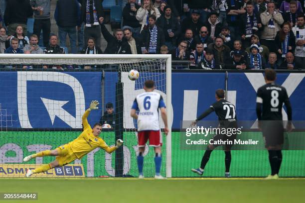 Matheo Raab of Hamburger SV fails to save a penalty kick from Michael Cuisance of VfL Osnabrueck as he scores his teams second goal during the Second...