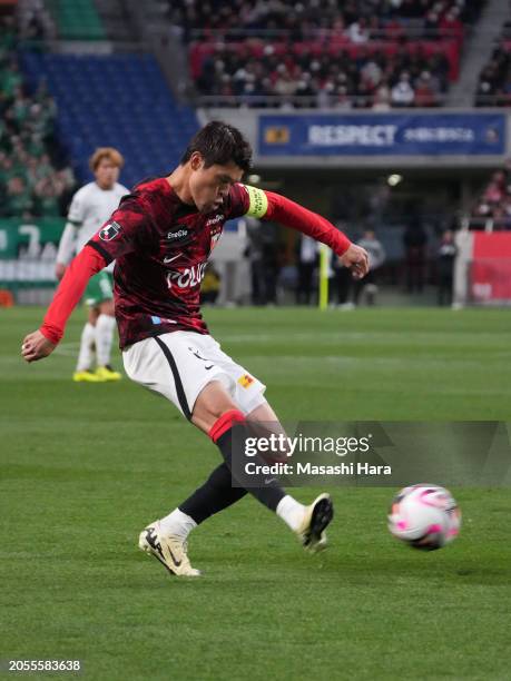 Hiroki Sakai of Urawa Reds in action during the J.LEAGUE MEIJI YASUDA J1 2nd Sec. Match between Urawa Red Diamonds and Tokyo Verdy at Saitama Stadium...