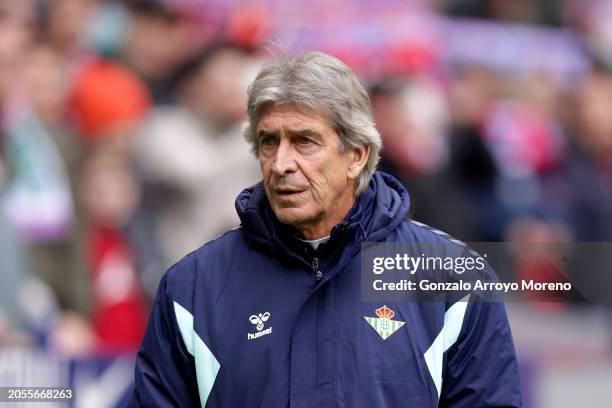 Manuel Pellegrini, Head Coach of Real Betis, looks on prior to the LaLiga EA Sports match between Atletico Madrid and Real Betis at Civitas...