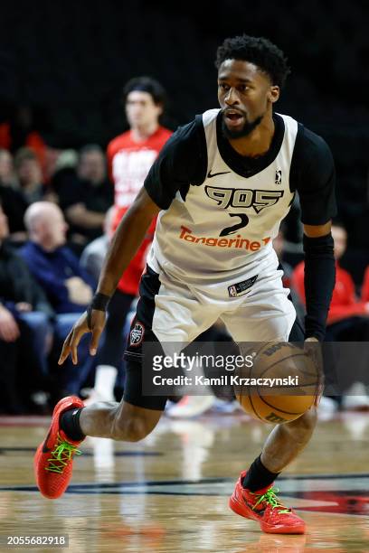 Kobi Simmons of the Raptors 905 drives to the basket during the game against the Windy City Bulls on February 29, 2024 at NOW Arena in Hoffman...