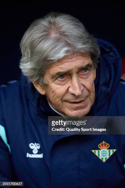 Manuel Pellegrini, Manager of Real Betis looks on from the bench prior to th LaLiga EA Sports match between Atletico Madrid and Real Betis at Civitas...