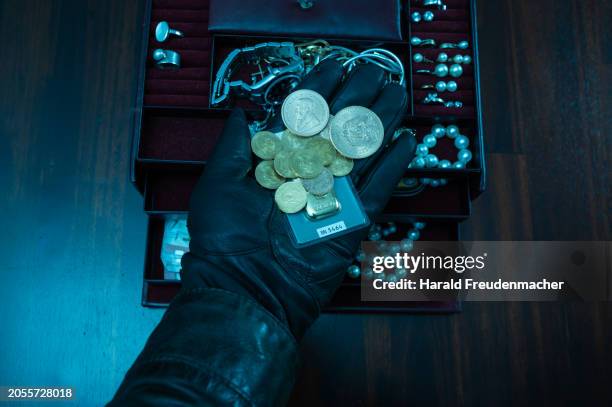 burglar steals gold - jewelry robbery stock pictures, royalty-free photos & images