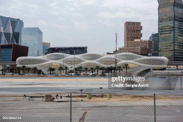 riyadh king abdullah financial district metro station - riyad photos et images de collection