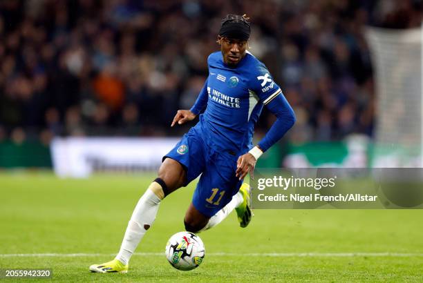 Noni Madueke of Chelsea on the ball during the Carabao Cup Final match between Chelsea and Liverpool at Wembley Stadium on February 25, 2024 in...