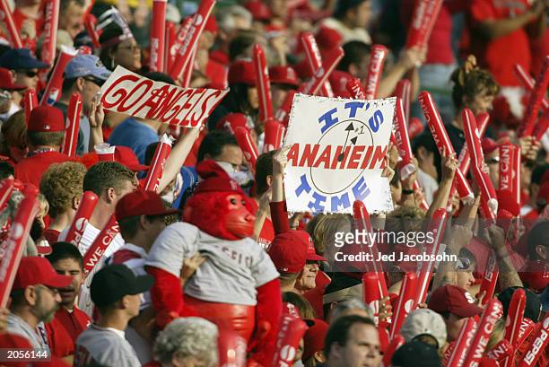 The Anaheim Angels are supported by their fans during game two of the World Series against the San Francisco Giants at Edison Field on October 20,...