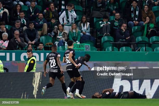 Ze Luis of SC Farense celebrates after scoring his team's second goal during the Liga Portugal Bwin match between Sporting CP and SC Farense at...