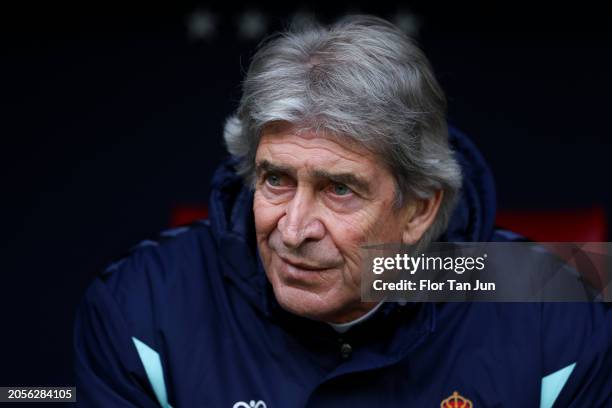 Manuel Pellegrini, head coach of Real Betis looks on prior to the LaLiga EA Sports match between Atletico Madrid and Real Betis at Civitas...