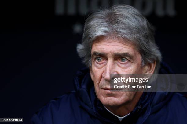 Manuel Pellegrini, head coach of Real Betis looks on prior to the LaLiga EA Sports match between Atletico Madrid and Real Betis at Civitas...