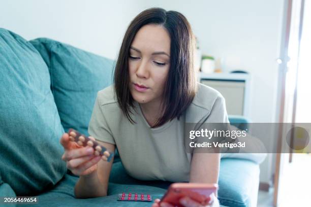 woman and pills, she thinking about her health, use advice with chatbot ai helping. - voorbehoedsmiddel stockfoto's en -beelden